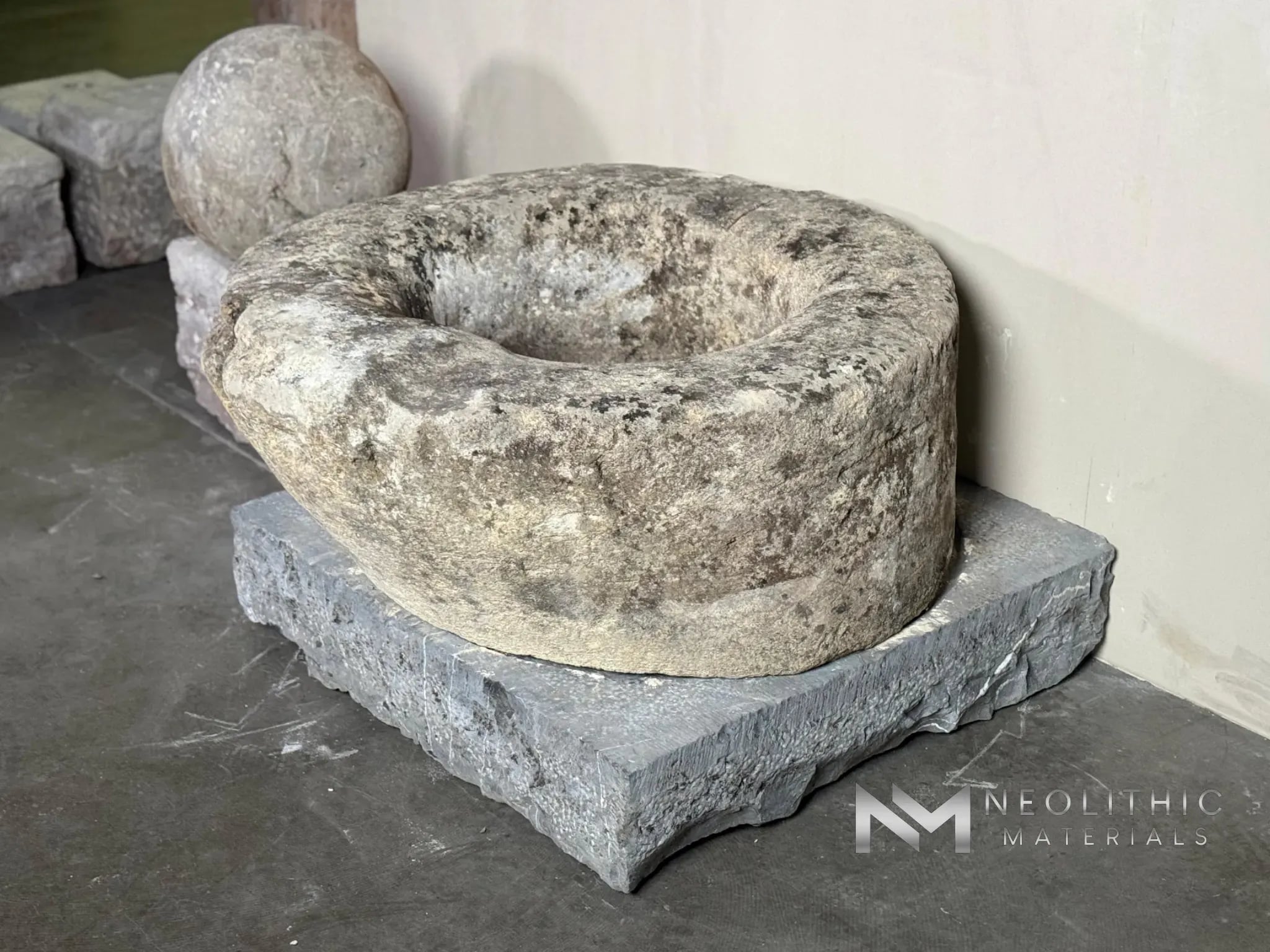 French Antique 19th Century Limestone Wellhead - Image 4