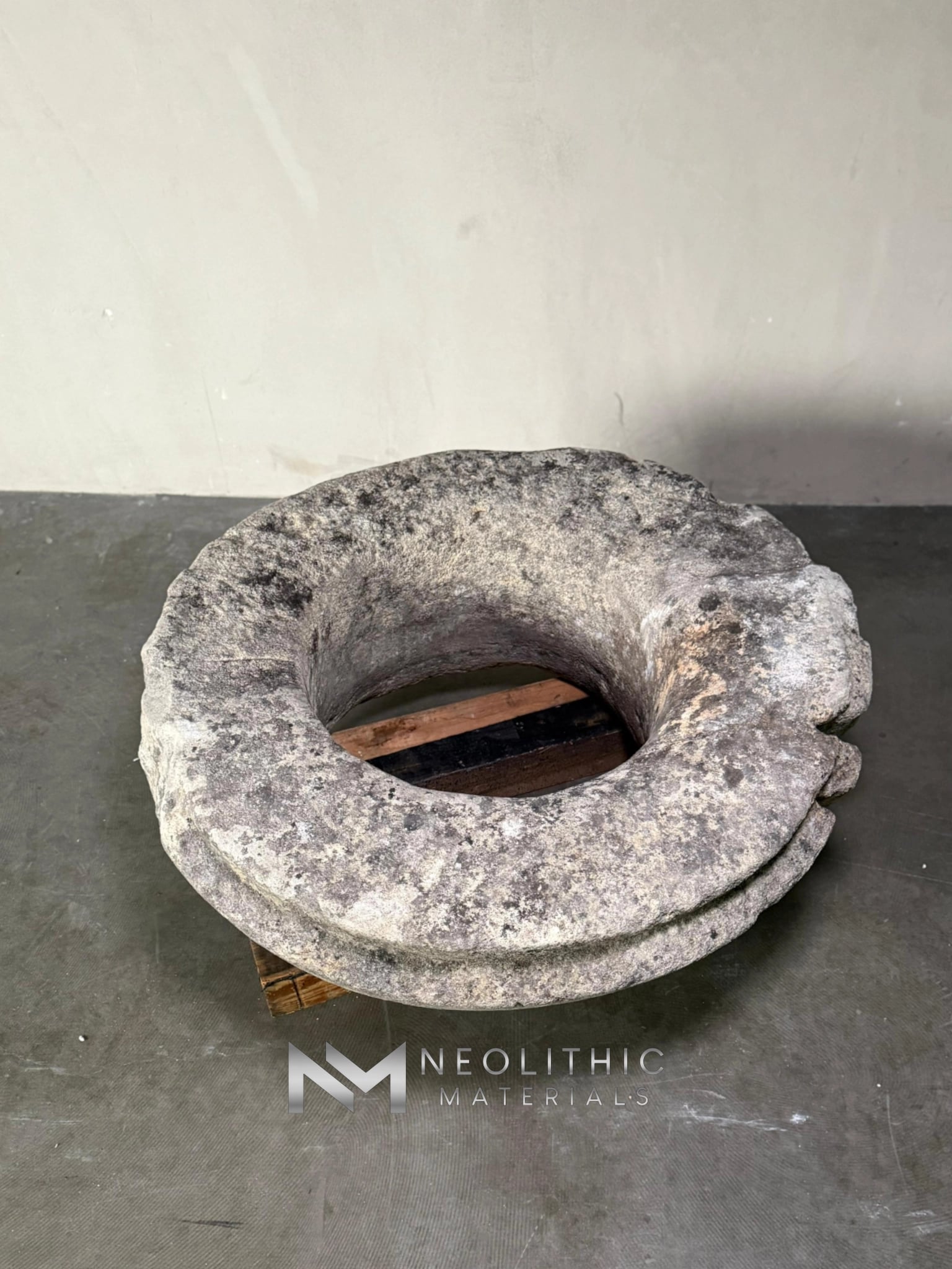 French Antique Limestone Wellhead - Image 5