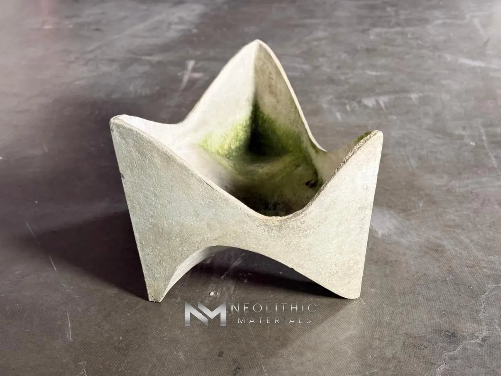 Willy Guhl Molar Planter - Image 2